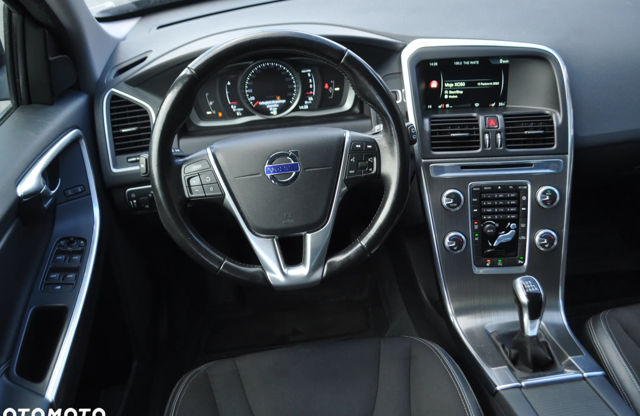 Volvo XC 60 cena 82999 przebieg: 125000, rok produkcji 2016 z Legnica małe 781